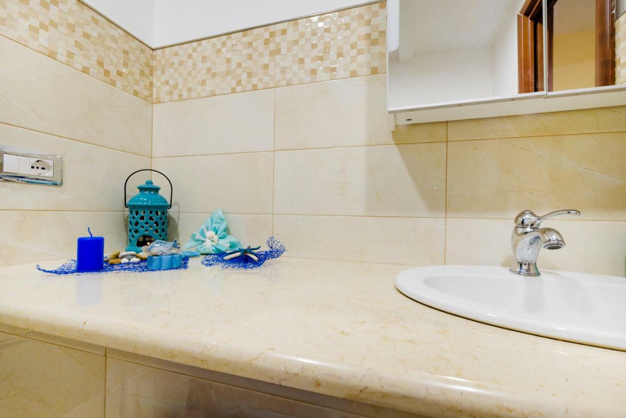 B&B Lady Cristina メタ エクステリア 写真